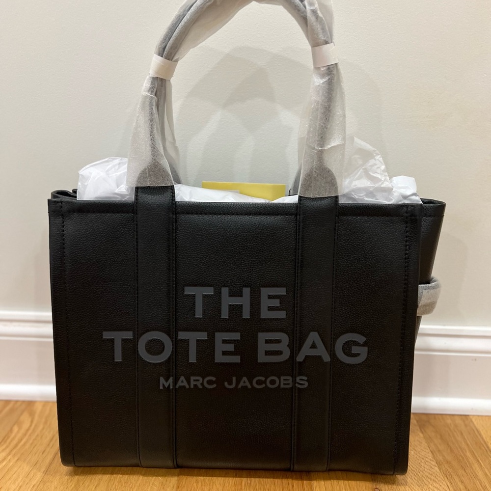 NWT Marc Jacobs large leather tote bag
